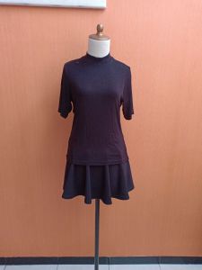 atasan wanita hitam pekat DUNA CEST LA VIE cewek L XL blouse jumbo lengan pendek santai