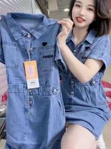 ชุดเดรสยีนส์แขนสั้นลำลองสำหรับผู้หญิงในช่วงฤดูร้อนปี 2025 ทรงหลวมเอวสูง ปักลาย ทรงเข้ารูป เดรสทรงเอผ่าหน้า