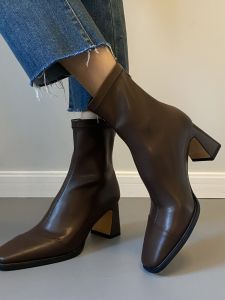 Giày Bốt Cao Gót Cao Bằng Da Mềm Màu Nâu Kiểu Pháp Cho Nữ Giày Bốt Cao Gót Bốt Ngắn Đầu Vuông Đế Dày Thời Trang Mùa Thu Đông