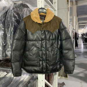 เสื้อแจ็คเก็ตหนังแท้สำหรับผู้ชาย คอวี ทรงหลวม ปกขนสัตว์ แขนยาว ฤดูหนาว แฟชั่น ลำลอง หนังวัว ขนเป็ดสีขาว หัวเข็มขัดหนังวัว