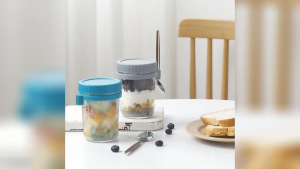 Overnight Oats Jar with Stainless Spoon Portable Mason Jars With Lid Measurement Marks Cup Healthy Breakfast Cup Salad Jar Yogurt Cup