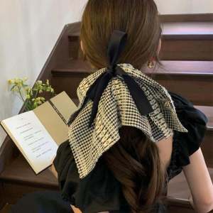 ผ้าพันคอผู้หญิงลายสก็อตสีดำและขาวพร้อมโบว์ผีเสื้อ รูปทรงสี่เหลี่ยม ยางยืดผม รูปหัวใจ รูปทรงกลม แฟชั่นฤดูใบไม้ร่วง