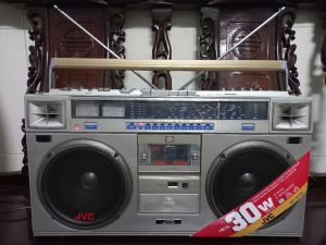 Cassette JVC RC-M70 theo thời gian vẫn còn đẹp và zin nguyên bản.