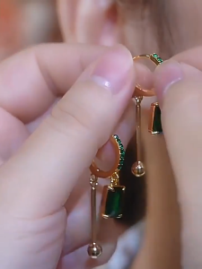 YOUJ Elegant Exquisite Geometric Square Pendant Earrings High-end Green Square Zircon Ear Buckles