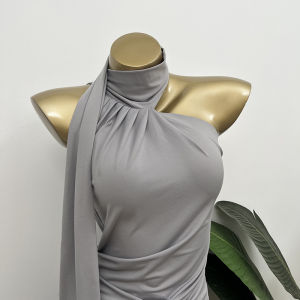 เสื้อยืดคอกลมแขนกุดลายหน้าม้าสีเทา/ดำสำหรับผู้หญิง ทรงสลิมฟิต สไตล์เกาหลี แขนกุด คอกลม ทรงปกติ ฤดูร้อน 2024