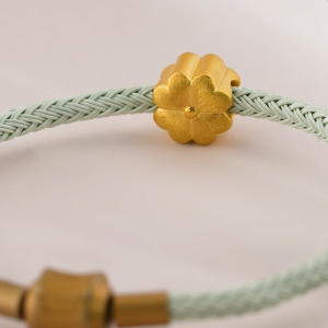 Chow Sang Sang  周生生 999 Gold Charme Four-leaf clover Charm for Women & Men 96354C  (Bracelet Not Included)