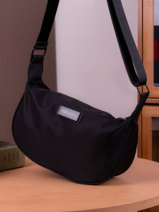 New Mens Dumpling Shaped Canvas Crossbody Bag Large Capacity Commuter Backpack Casual Single Shoulder Bag Street Style Trend