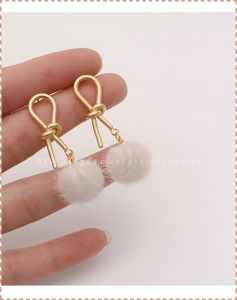 ต่างหู ผูกปมผม บุคลิกภาพที่ทันสมัย คอนทราสต์ความงาม สง่างาม ละเอียดอ่อน เอกลักษณ์ ประเภทอารมณ์