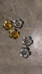 10pcs Handmade Metal Beads Caps Round: These are made from high-quality fade-resistant zinc-based alloy. They feature an intricate round design suitable for beads up to 14mm. They come in 3 classic colors: Antique Bronze Silver and Gold.