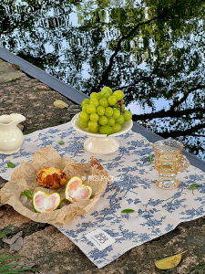 Bear Roar Simple Outdoor Picnic Mat French Atmosphere Autumn Camping Rug Vintage Blue Flower Photography Tablecloth Artisanal