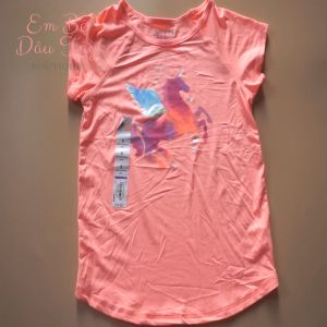 Áo thun bé gái 3-5 tuổi 14-19kgkg J.Beans VNXK chất thun thể thao co giãn 4 chiều thun poly mềm mịn mát. Màu cam đào peach hình kỳ lân pony