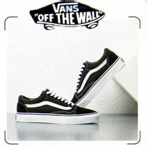 Classic and fashionable canvas shoes for men and women