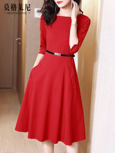 ชุดเดรสสีแดงทรงเข้ารูปเอวสูงสำหรับผู้หญิง ชุดเดรสยาวปานกลางทรงเอ แขนยาว คอวี กระดุม สไตล์สตรีท ฤดูใบไม้ร่วง 2025