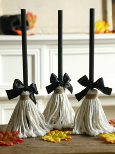 1 3pcs Halloween Witch Broom Decorations Gothic Tabletop Ornaments with Black Bowknot Handmade Craft for Home Party & Desktop
