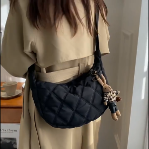 Leisure Store กระเป๋าสะพายไหล่แฟชั่นความจุขนาดใหญ่ กระเป๋าสะพายผญ กระเป๋า กระเป๋าสะพาย