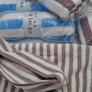 Khăn tắm mẫu kẻ size 46*100cm K051401 (ảnh shop tự chụp)