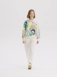 【Yangmi】 FILA CORE WHITE LINE HERITAGE Womens Knit Sweater in Full Print