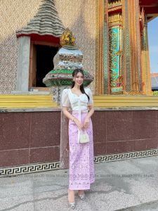 Ticha m xl2xl เสื้อสีขาวผ้าชีฟองติดโบว์ห้อยริบบิ้น + กระโปรงยาวสีม่วงพิมพ์ลายผ้าไทย +เข็มขัด ชุดไทย ชุดไปวัด