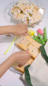 [QUÀ TẶNG KHÔNG BÁN_CHỈ CÓ TẠI LAZLAND] Lốc 08 gói khăn giấy ướt mini size EcoWipes gói 8 tờ không mùi