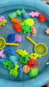 Bộ đồ chơi câu cá cho bé 42 chi tiết có gắn nam châm bao gồm cần câu nhựa bể phao 2 tầng cho trẻ thỏa thích vui chơi