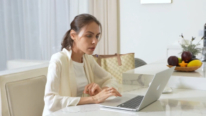 ZSCMALL Portable Monitor 18.5 Inch wireless&Battery Buildin 4000mAh lasts for 4 hours touchscrreen monitor 120 Hz 1080P 100% sRGB FHD HDR USB HDMI with VESA Ultra Slim Portable Laptop Office Game Monitorfor Computer Switch Phone