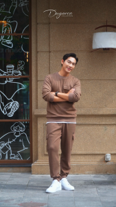 Set bộ áo nỉ nam Dugarco thiết kế cổ tròn túi ngực chất liệu giữ ấm tốt độ bền cao 243SS22075A