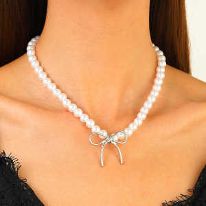 สร้อยคอโซ่กระดูกไหปลาร้าสไตล์วินเทจบัลเลต์พร้อมปมผีเสื้อและมุก Chhici Original โซ่กระดูกไหปลาร้าแบบลำลอง