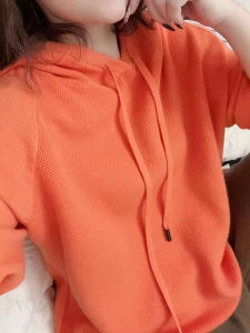 เสื้อสเวตเตอร์ถักแบบมีฮู้ดสีพื้นทรงหลวมแขนยาวสำหรับผู้หญิง แฟชั่นลำลอง เสื้อชั้นใน โพลีเอสเตอร์ ฤดูใบไม้ร่วง 2025