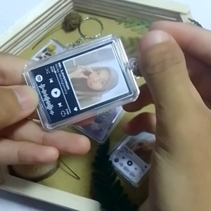 Gantungan Kunci Akrilik Custom Kotak Persegi Spotify Souvenir Murah