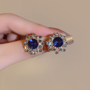 ต่างหูรูปดอกไม้เซอร์โคเนียสำหรับผู้หญิง ดีไซน์เรียบง่ายหรูหรา ต่างหูแบบห่วง ต่างหูรูปดอกไม้ วัสดุอื่นๆ