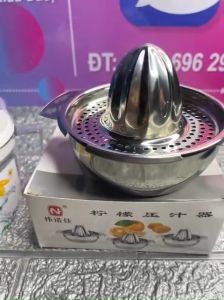 Dụng cụ vắt cam inox lọc hột siêu sạch không han gỉ an toàn cho người sử dụng.