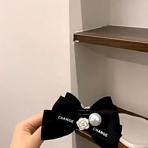 Kẹp tóc nơ Ngọc chữ change hoa trà sang trọng thanh lịch