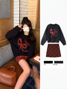 ชุดนักเรียนสตรีต์สไตล์วิทยาลัยสีแดง Disney Christmas เสื้อสเวตเตอร์ผู้หญิง ชุดสองชิ้น ฤดูใบไม้ร่วง/ฤดูหนาว เสื้อผ้าแฟชั่น