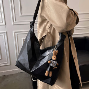 Fashionable Large Capacity Tote Bag for Women Casual Crossbody Shoulder Bag with Diamond Pattern and High-End Feeling