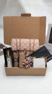 Paket Hadiah Ulang Tahun Cewek: Tas Wanita & Hampers Pernikahan