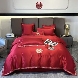 Elegant Chinese Wedding Four-Piece Bedding Set in Bright Red Embroidery New Couple Simple Festive Marriage Bedding Supplies