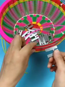 Alat Bantu Penutup Untuk Keranjang Bambu Dan Tenun