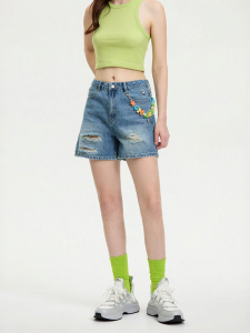 Summer New Fashionable Womens Ripped Denim Shorts Comfort Slim Fit Versatile