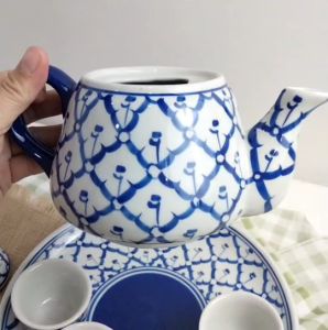 กาน้ำชาจีนโบราณ  ครบชุด 7 ชิ้น ( กาน้ำชาเซรามิค + แก้วชา 5 ใบ + ถาดเซรามิค ) น้ำชาไหว้เจ้าที่