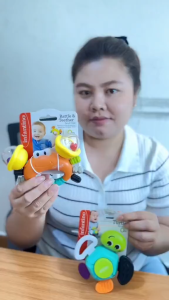 Infantino : SAND CRAB RATTLE & TEETHER - ของเล่นเสริมพัฒนาการ-ปู (คละสี)