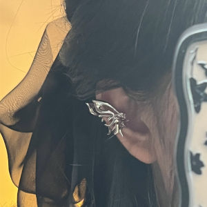 Fashion Punk Butterfly Elf Ear Clip 2023 Trendy Design Liquid Metal Wing Ear Cuff No Piercing Earrings for Women Girls Jewelry
