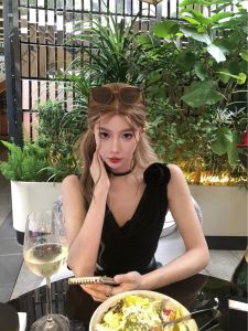 Pure Desire Sweet Spicy Black Mini Tank Top Women Summer Folded Neck Open Belly Strap Vest Short Style Commute Slim Fit