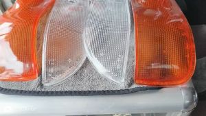 Nắp đèn xi nhan xe tải Hyundai 1.25 tấn loại 2 vàng và trắng bên trái và phải khác nhau. Hàng Việt Nam CLC. Giảm giá khi mua cả cặp