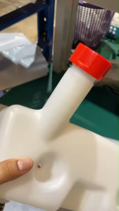 ถังน้ำมันเครื่องพ่นปุ๋ย Mitsusaito F30 3WF สำหรับเครื่องหว่านปุ๋ยและพ่นลม พร้อมหัวน้ำเชื่อมต่อ