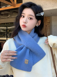 ผ้าพันคอถักสีน้ำเงินสำหรับผู้หญิง ฤดูใบไม้ร่วง/ฤดูหนาว 2025 ใหม่ สไตล์เกาหลี ระดับไฮเอนด์ บรรยากาศ ผ้าพันคอขนาดเล็ก อบอุ่น ผ้าพันคอแบบผูกข้าม
