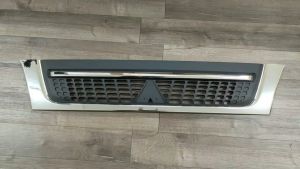 J121S06 CHROME GRILLE SALONG CHROME + BLACK FUSO FE83 FE85 3TON