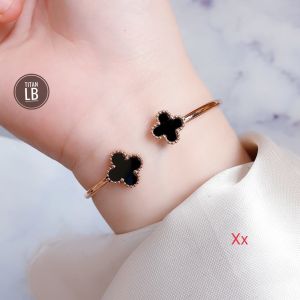RinaXp- Gelang Bangle 2Clover Bunga Hitam dan Putih Titanium Terbaru Anti Karat