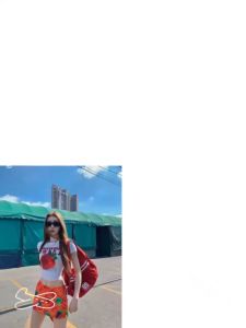 STR🍓พร้อมส่ง🍓เสื้อครอป เสื้อยืดสีขาว Y2Kสุดฮิตผู้หญิงแขนสั้น พิมพ์สตรอเบอร์รี่ ทรงรัดรูป น่ารัก ใส่สบาย สไตล์สาวเกาหลี