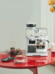 DeLonghi | Semi-Automatic Espresso Machine With Built-in Grinder