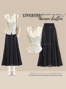 NUMEN BUTTON | Petite Casual Style Outfit Slimming Round Neck Vest Polka Dot Skirt Two-piece Set